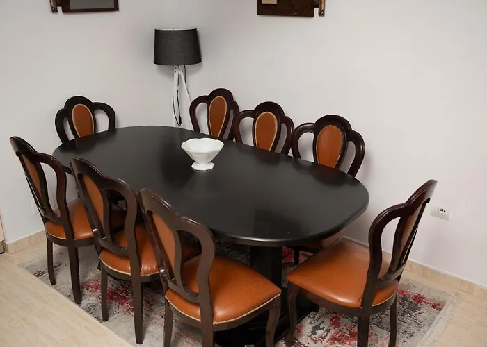 Fia 49 - Floor アパート ティラナ